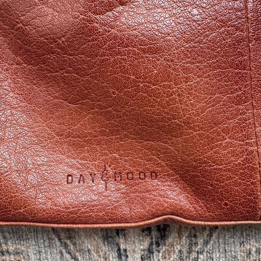Day & Mood Leather Crossbody Bag - Picture 4 of 6